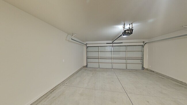 Building Photo - 2 Bedroom 2 Bathroom 2 Car Garage Duplex close to Broadway Extension, a short distance from Edmon...