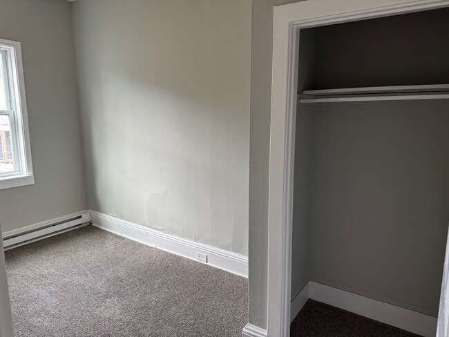 Building Photo - Beautiful 3 Bedroom Home with a Bonus Room in Lancaster City!