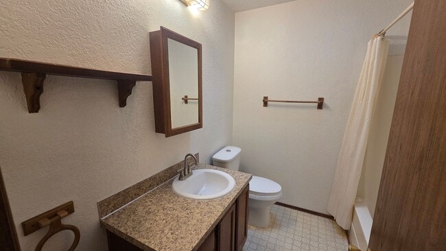 Building Photo - 2012 Vernon Rd