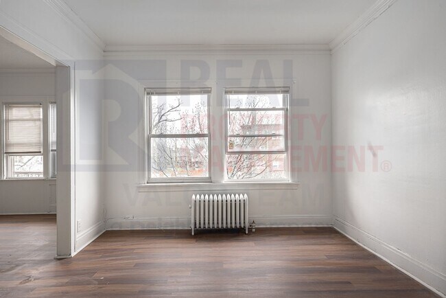 Building Photo - Convenience near Coventry