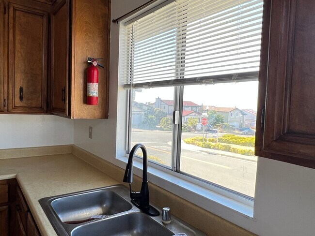 Building Photo - 1879 Pheasant Dr