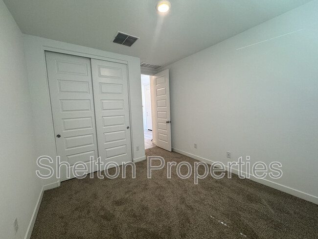 Building Photo - 4027 S 96th Dr