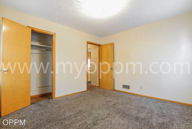 Building Photo - 2 br, 2 bath House - 4713 S. 53rd St