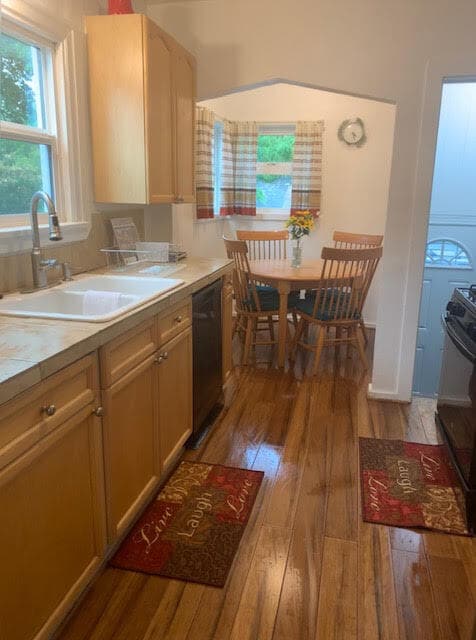 Kitchen - 5914 S Carver St