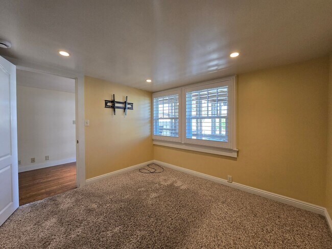 Building Photo - Updated Wood Streets home for Rent