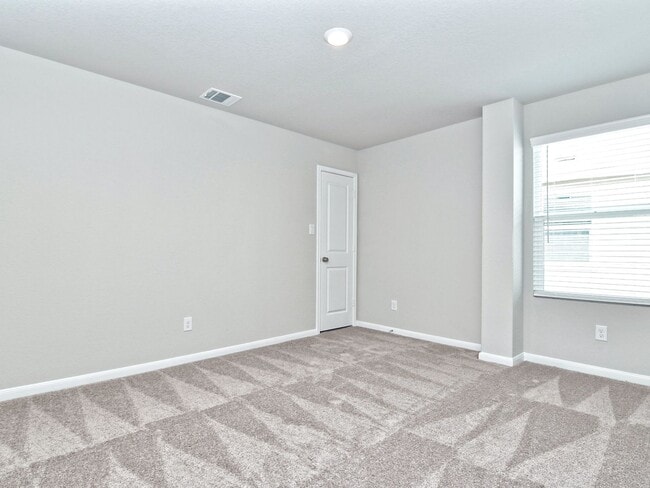 Building Photo - 3036 SF Home - 6 BR/3 BA with THREE-CAR GARAGE - BULVERDE!!!