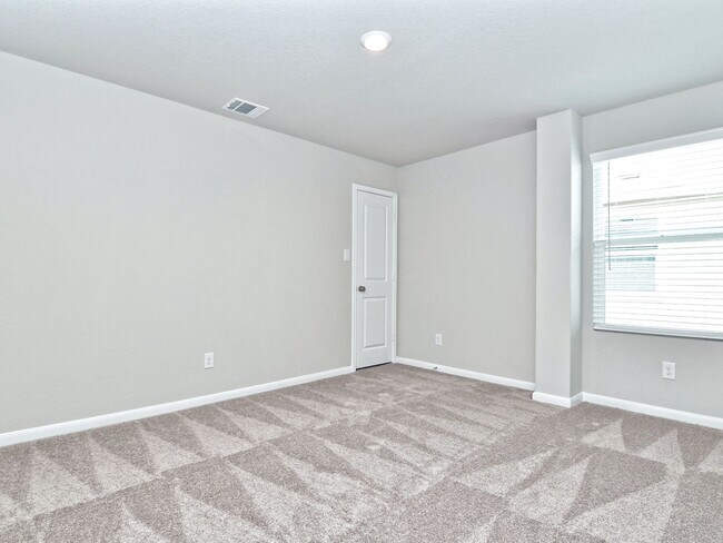 Building Photo - Large 3036 SF Home - 5 Bed/3 Bath + Media Room + Game Room! - Hidden Trails, Bulverde