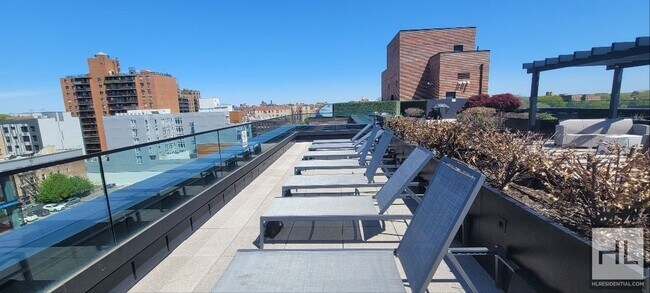 Building Photo - Modern 1-Bedroom Apartment with a Balcony!...