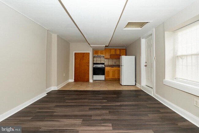 Building Photo - 5763 Pemberton St