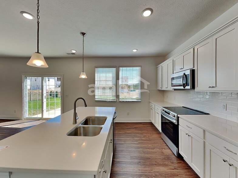 Building Photo - 1077 Castor Dr