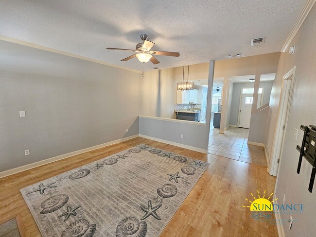 Building Photo - Gorgeous 3 Bedroom Townhouse in Miramar Beach