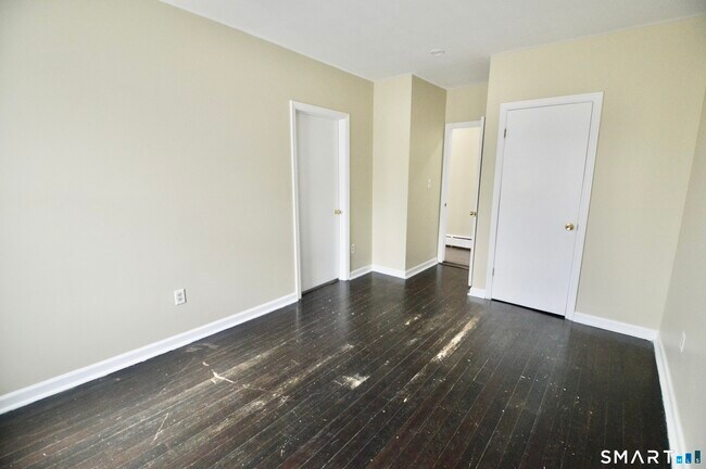 Building Photo - 2343 Barnum Ave