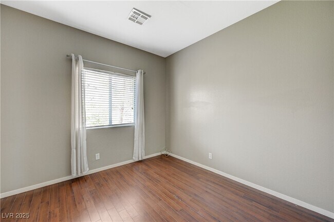 Building Photo - 971 Whispering Grove Ave