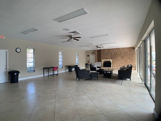Building Photo - 2471 SW 82nd Ave