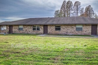 Building Photo - 860 Fox Lake Dr