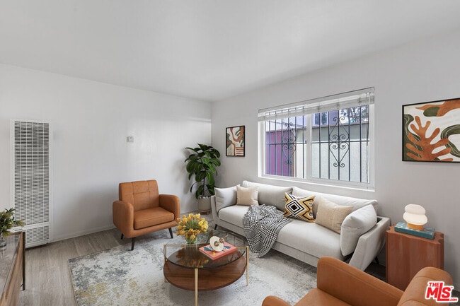 Building Photo - 717 Ocean Front Walk