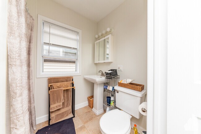 Building Photo - 2428 W Carmen Ave