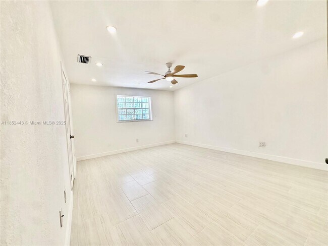 Building Photo - 3525 SW 92nd Ave