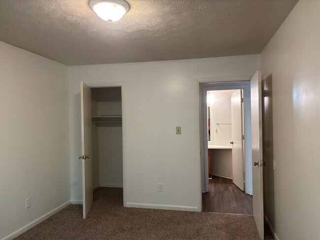 Building Photo - 6400 Starbrook Dr