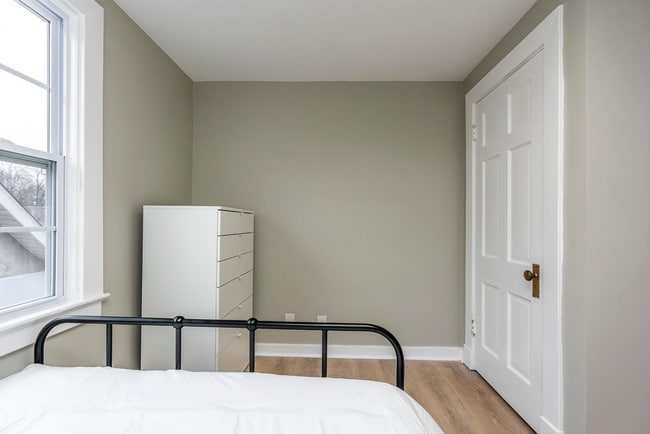 Building Photo - Charming, Fully Furnished Kenwick Rental | $1,500/mo – Utilities Included