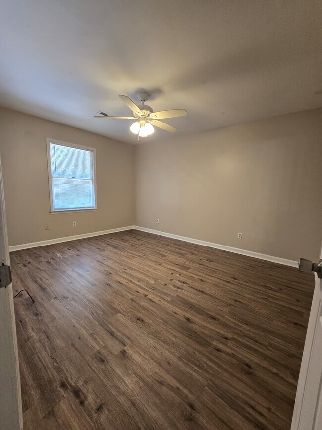 Building Photo - 4502 Bonnell Dr NW