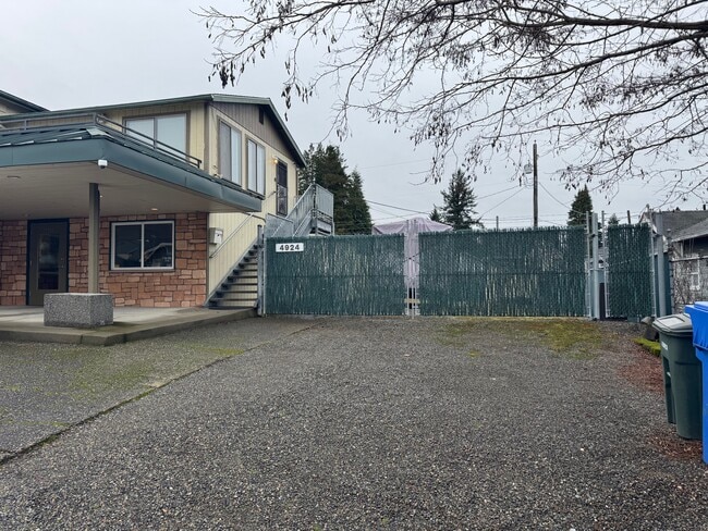 Building Photo - 4924 N Pearl St