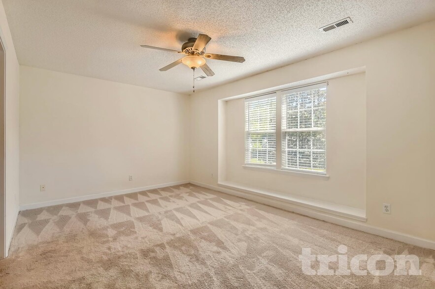 Building Photo - 9735 Veronica Dr