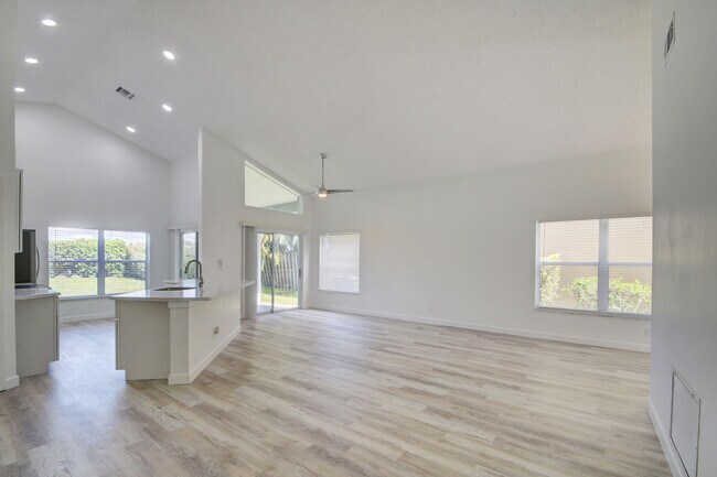 Building Photo - 7390 Ashley Shores Cir