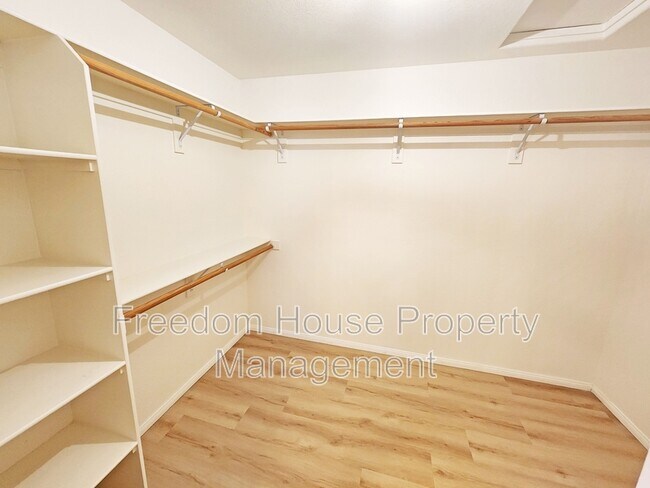 Building Photo - 3120 E Easy St