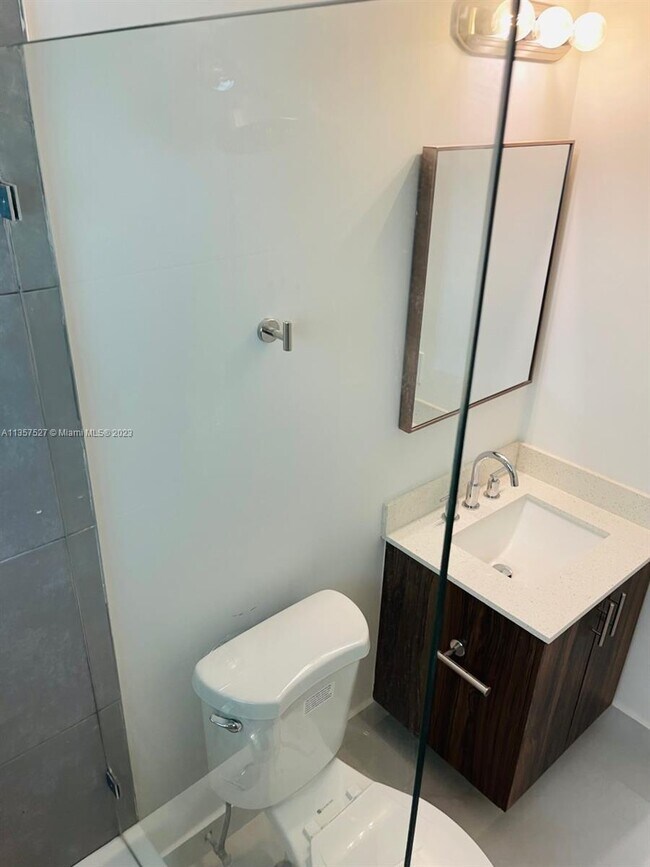 Building Photo - 1517 NE 110th St