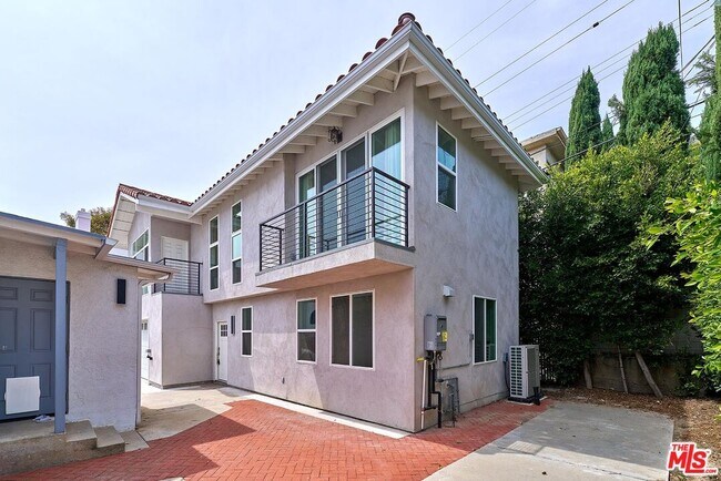 Building Photo - 823 Lorraine Blvd