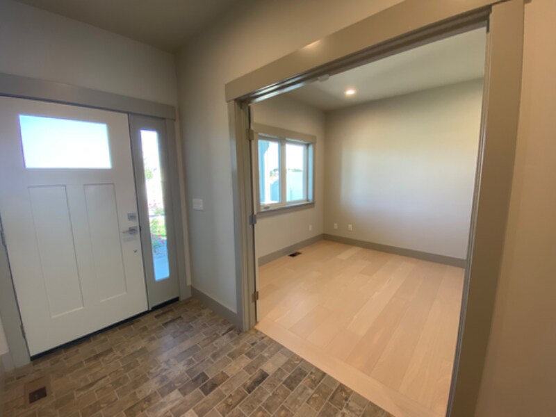 Building Photo - 405 Glade Lp