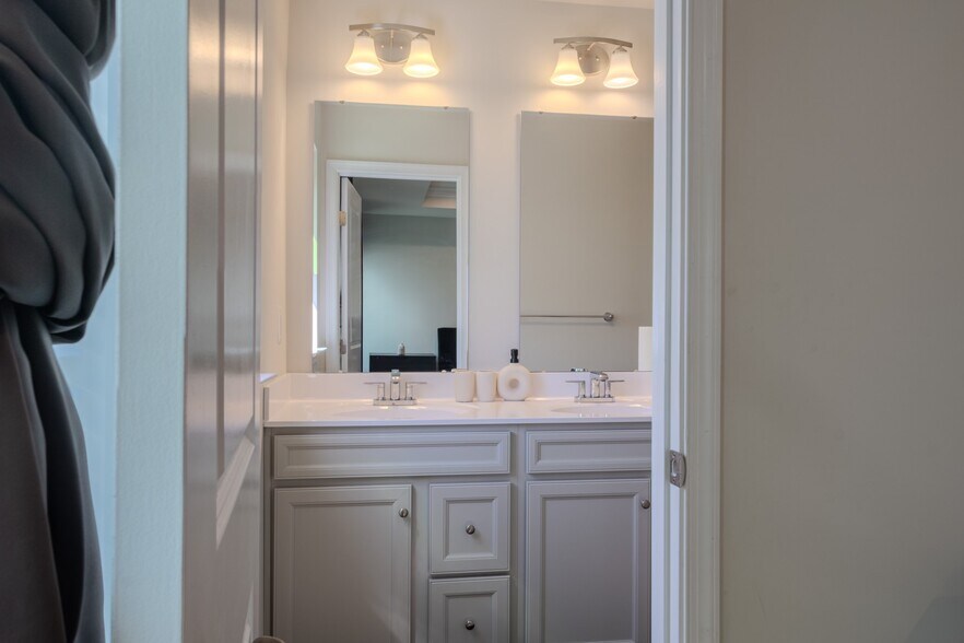 Building Photo - 8679 Stevenson Ln