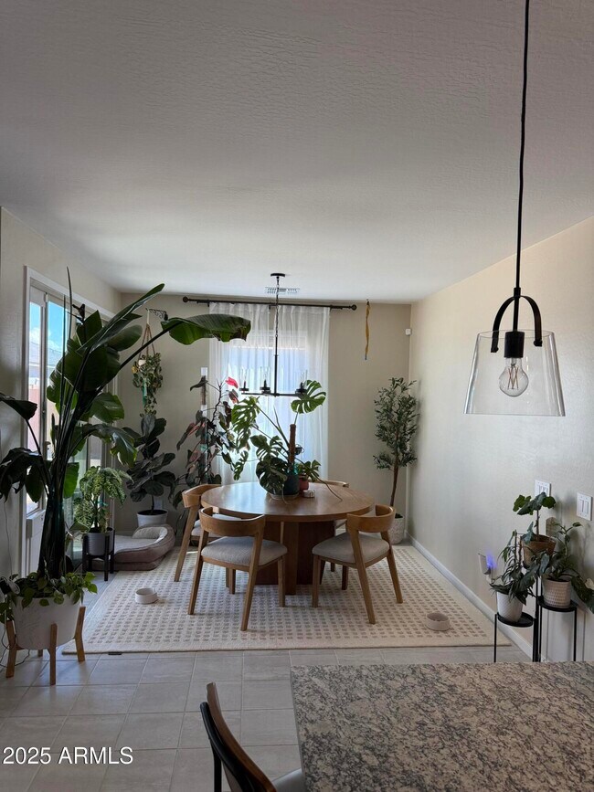 Building Photo - 2609 E San Miguel Dr