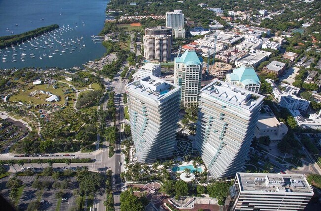 Building Photo - 2675 S Bayshore Dr