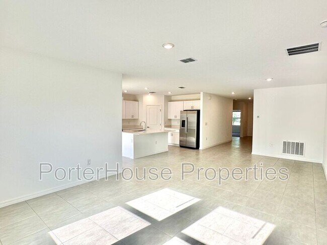 Building Photo - 4847 Sunflower St