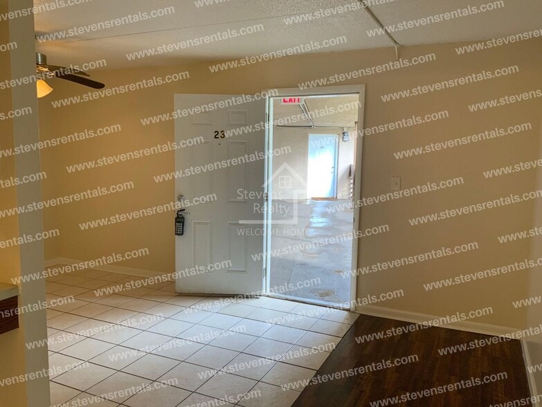 Building Photo - 915 S Seminole Dr