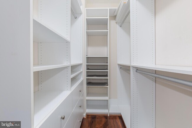 Building Photo - 704 Quayside Ct