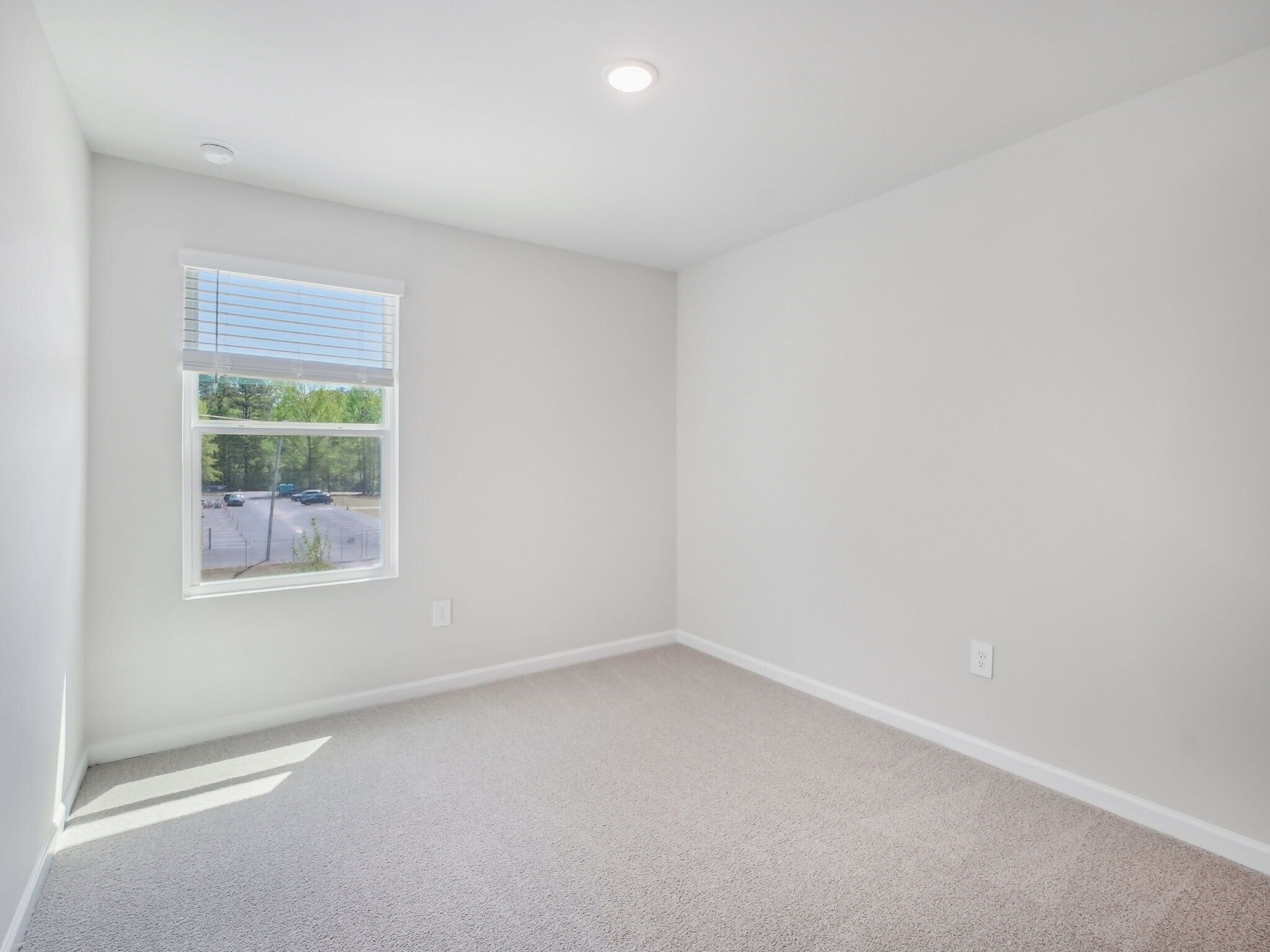 Building Photo - 710 Southland Dr