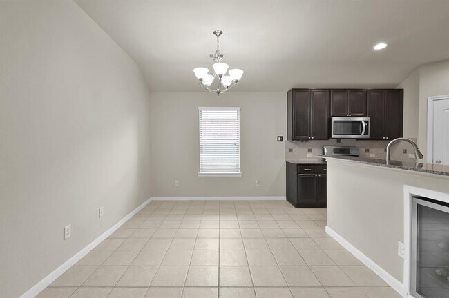 Building Photo - 973 Doire Dr