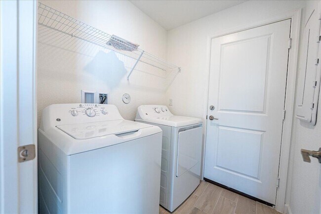 Building Photo - 6331 Windwood Wy