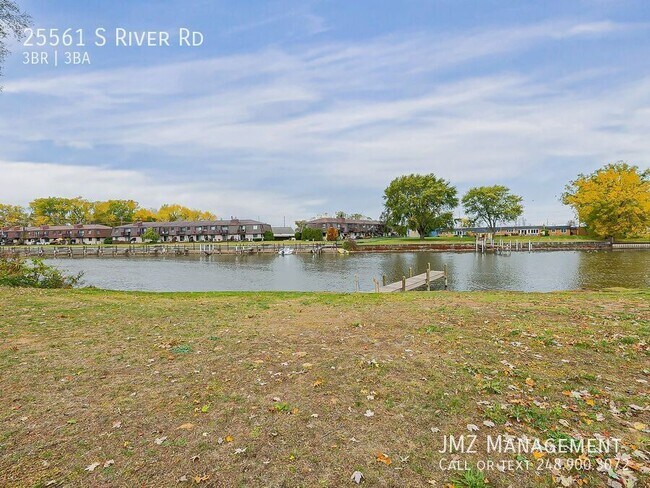 Building Photo - 25561 S River Rd