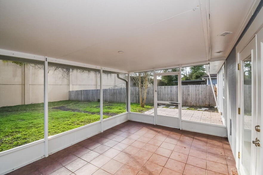 Building Photo - 11180 Barbizon Cir E