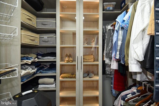 Building Photo - 406 Fortress Way