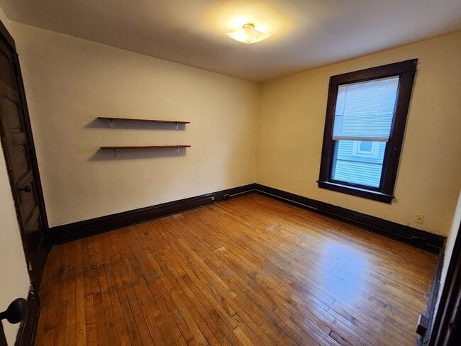 Building Photo - Williamson Tri-plex