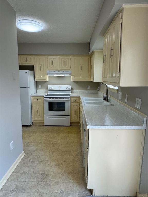 Building Photo - 1653 E Trinity Blvd