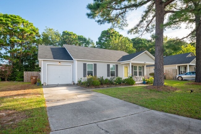 Building Photo - FURNISHED RENTAL-AVAILABLE 3-12 MONTHS STARTING JUNE 10, 2026