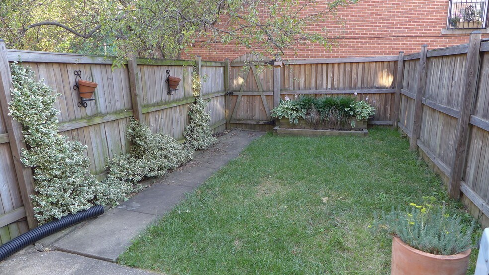 Building Photo - 24 N Wolfe St