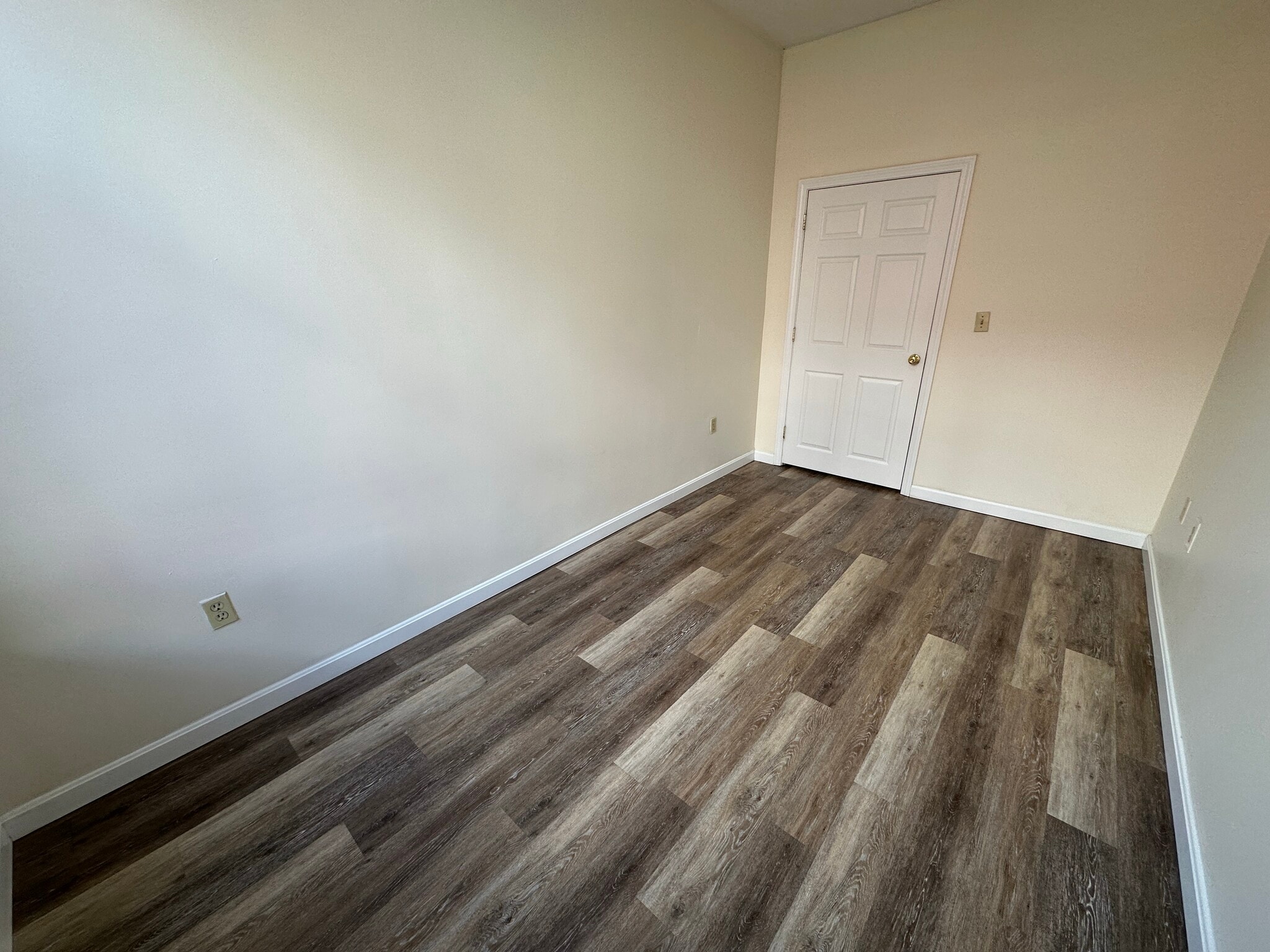 Building Photo - 76 Essex St