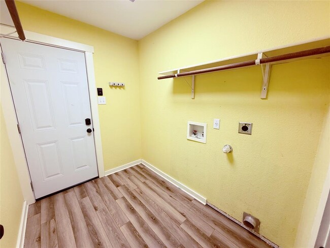 Building Photo - 207 Mollie Dr